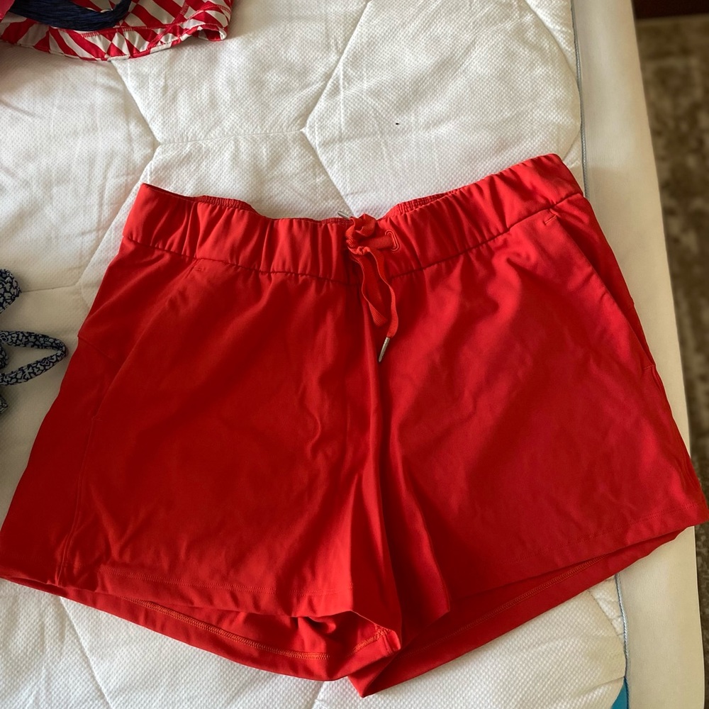 LULULEMON DRAWSTRING SHORTS